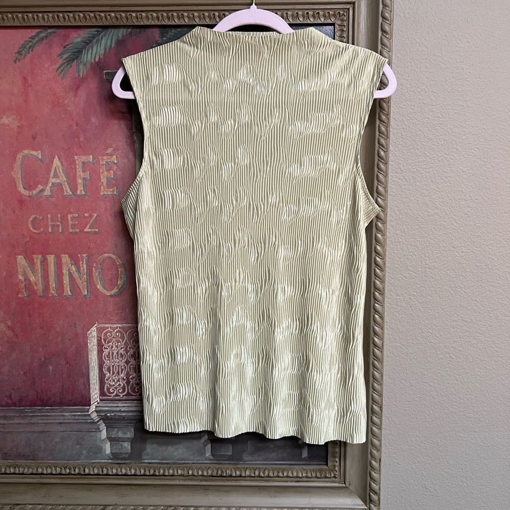 T Tahari Elegant Pleated Sleeveless Top